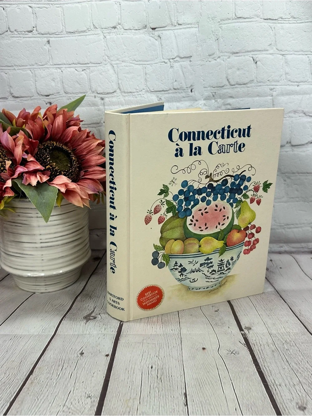 vtg 1983 Connecticut à la Carte hardback Cookbook country cottage retro coastal